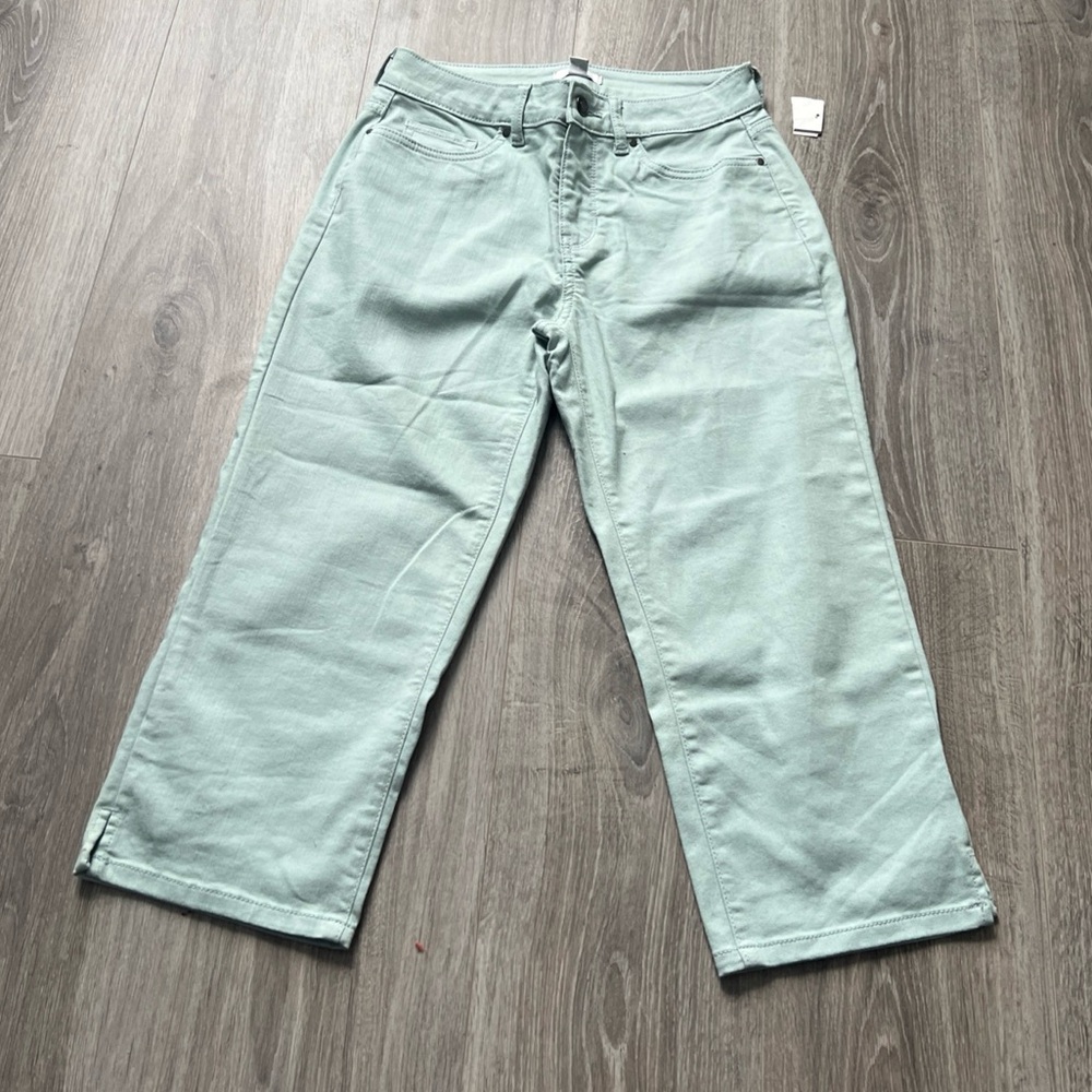 Croft & Barrow Light Green Capris